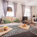 Top Location, Near Schoenbrunn, 2 Min To U4 Laengenfeldgasse