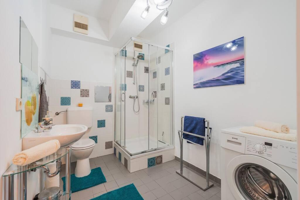 Location, Near Schoenbrunn, 2 Min To U4 Laengenfeldgasse *